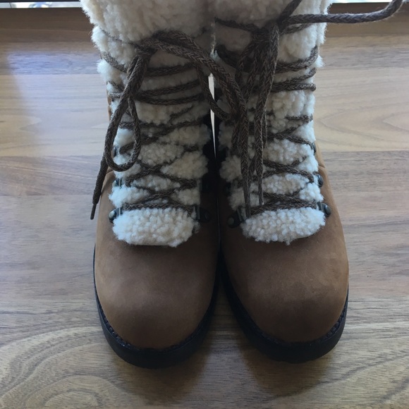 UGG Women's Fraser Ankle Bootie - Picture 4 of 8